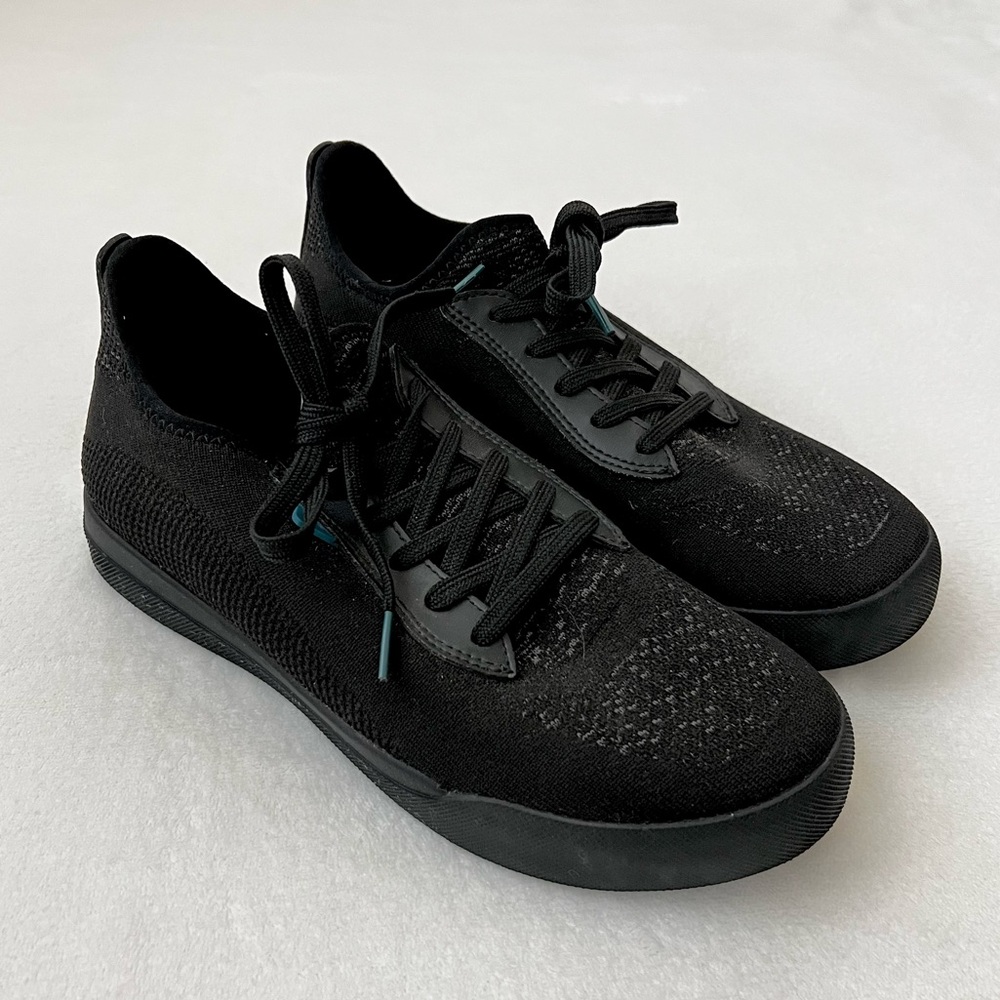 Vessi Weekend Classic Sneaker Mens 9 Womens 10